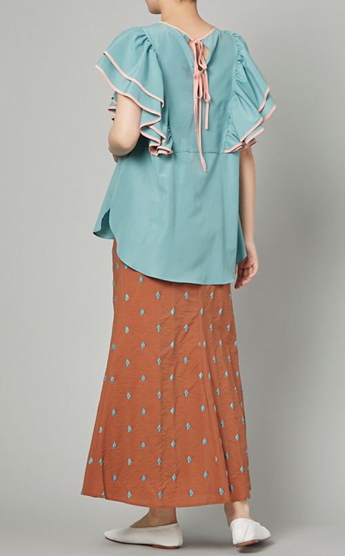 パイピングカラーブラウス