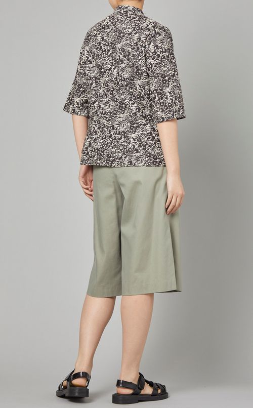 ノーカラーモノクロフラワープリントシャツ