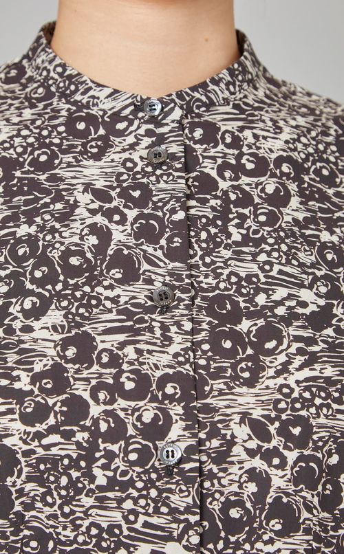 ノーカラーモノクロフラワープリントシャツ