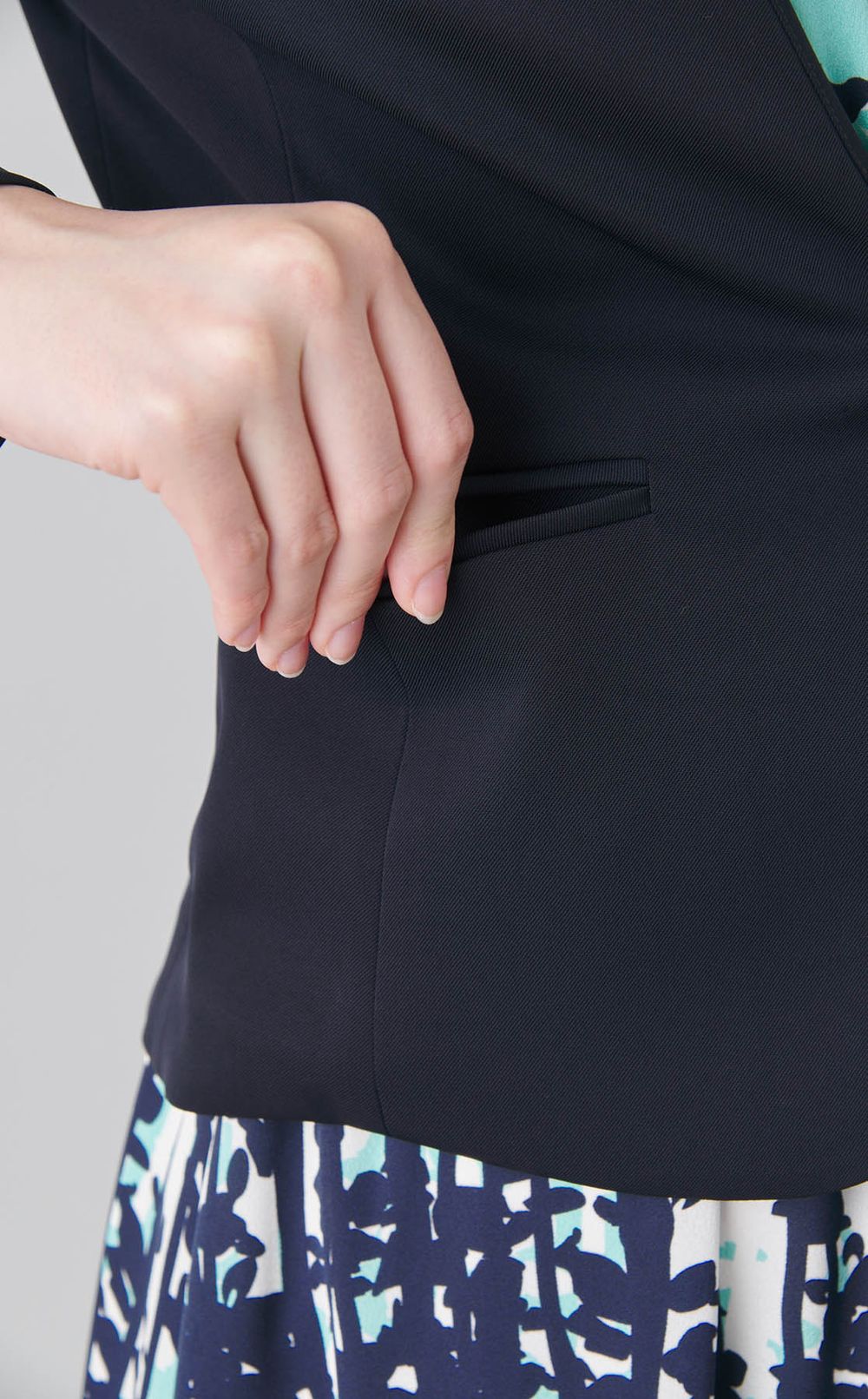 ノーカラーフロントホックジャケット