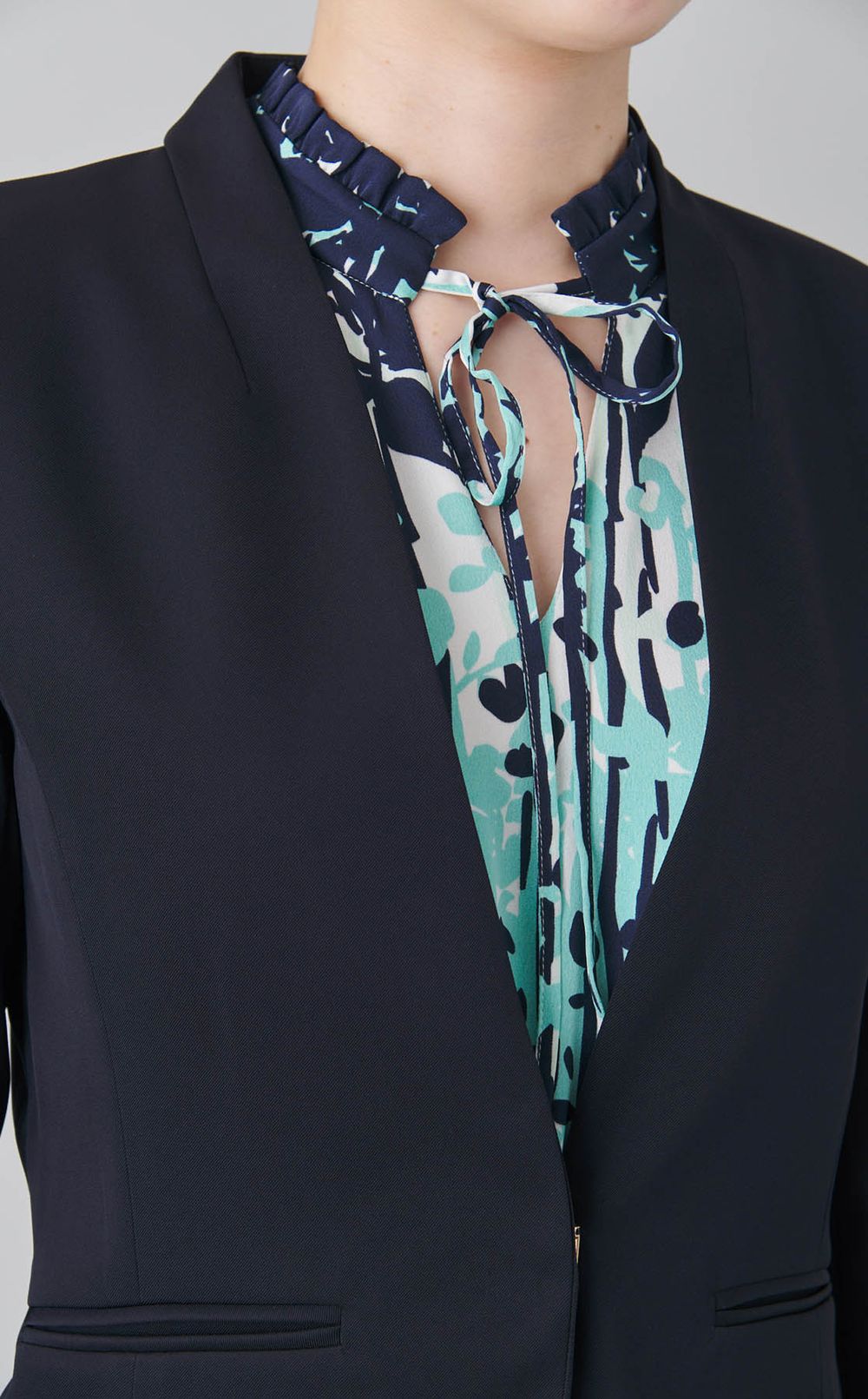 ノーカラーフロントホックジャケット