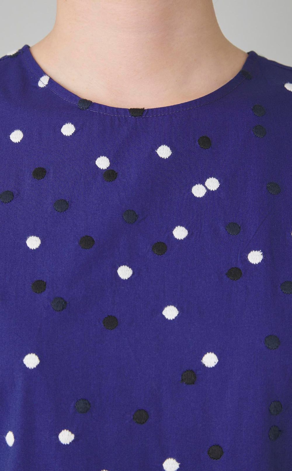 ドット刺繍ノースリーブワンピース