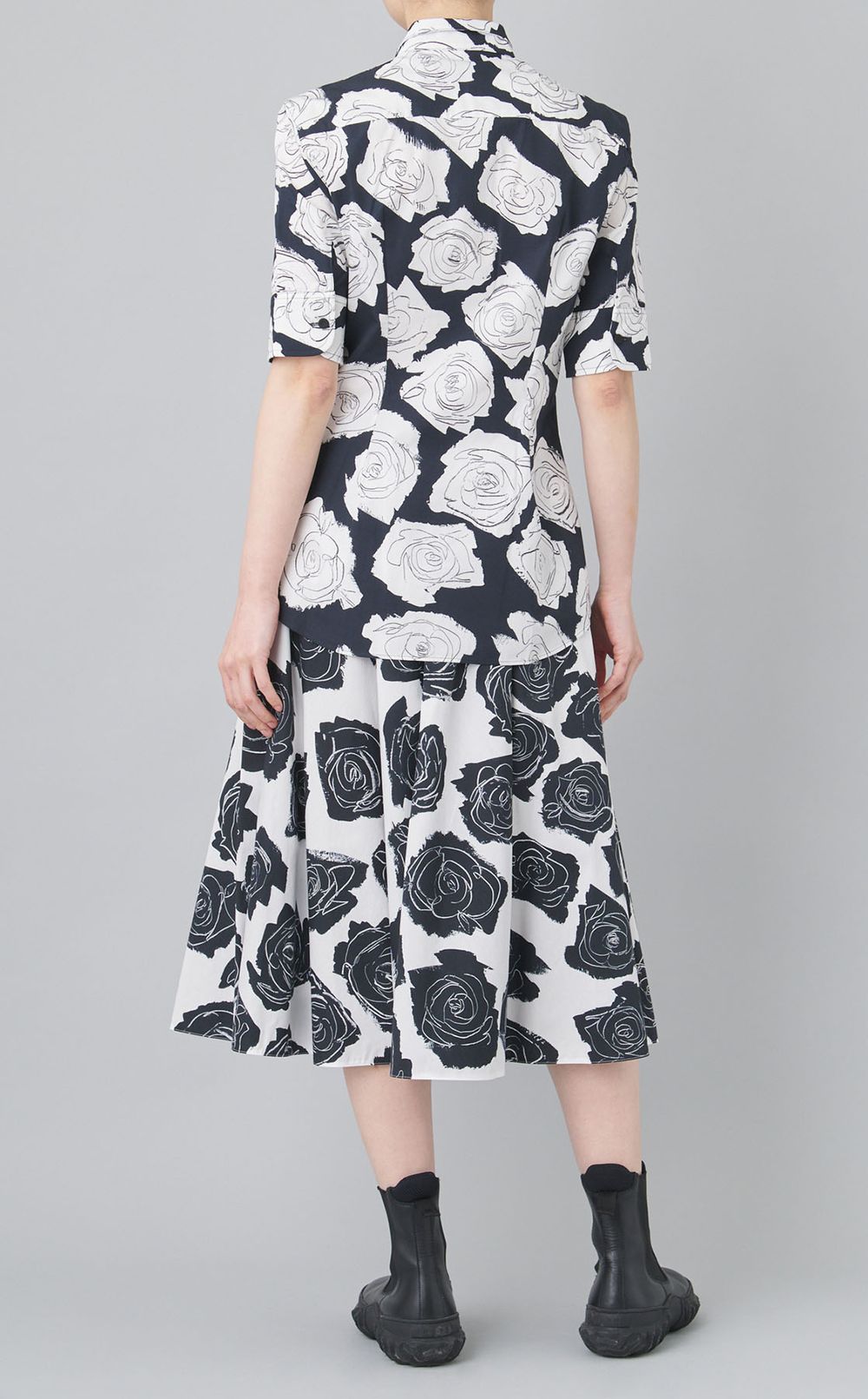 ローズプリントミディフレアスカー卜