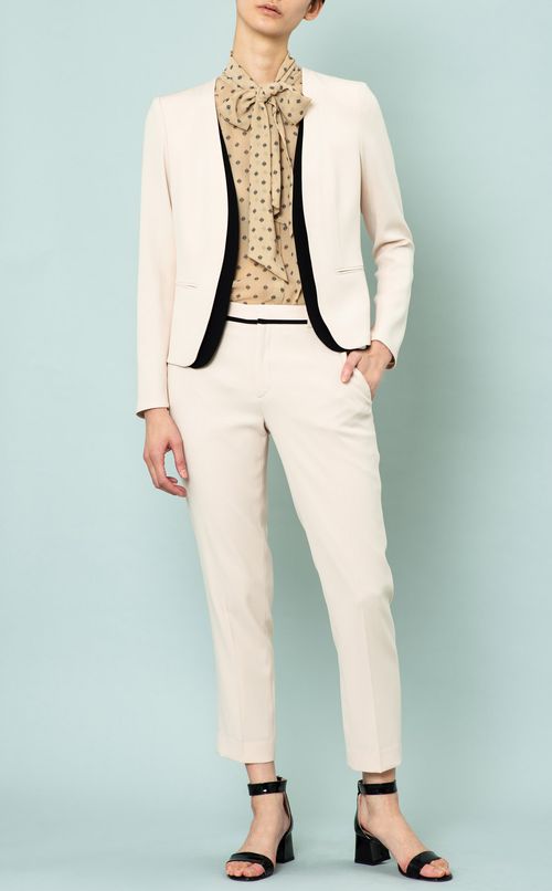 テーパードパンツ