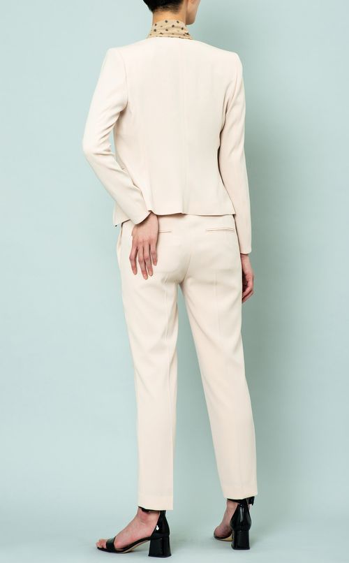 テーパードパンツ