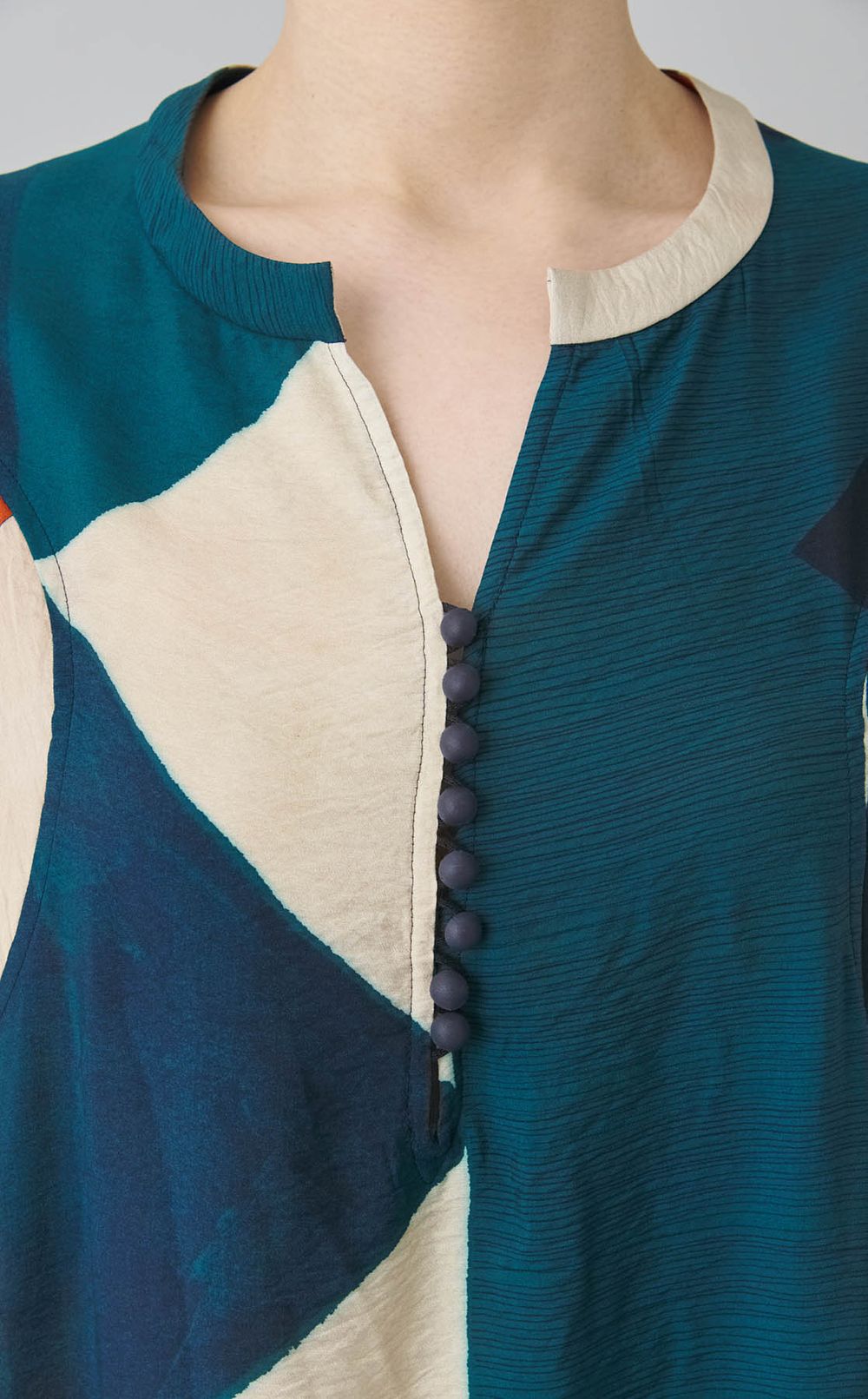 ジオメトリックスリーブドレス