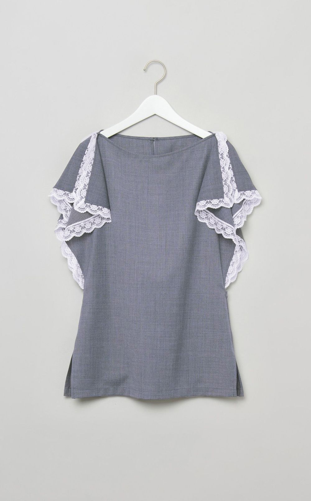 スリットスリーブレーストリムブラウス