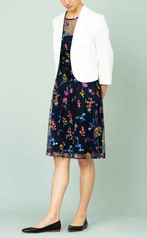 フラワー刺繍ワンピース