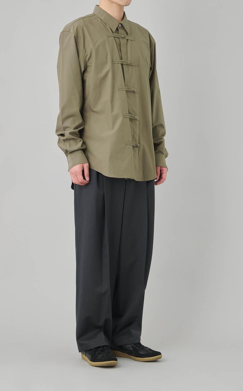 フロッグボタンシャツ