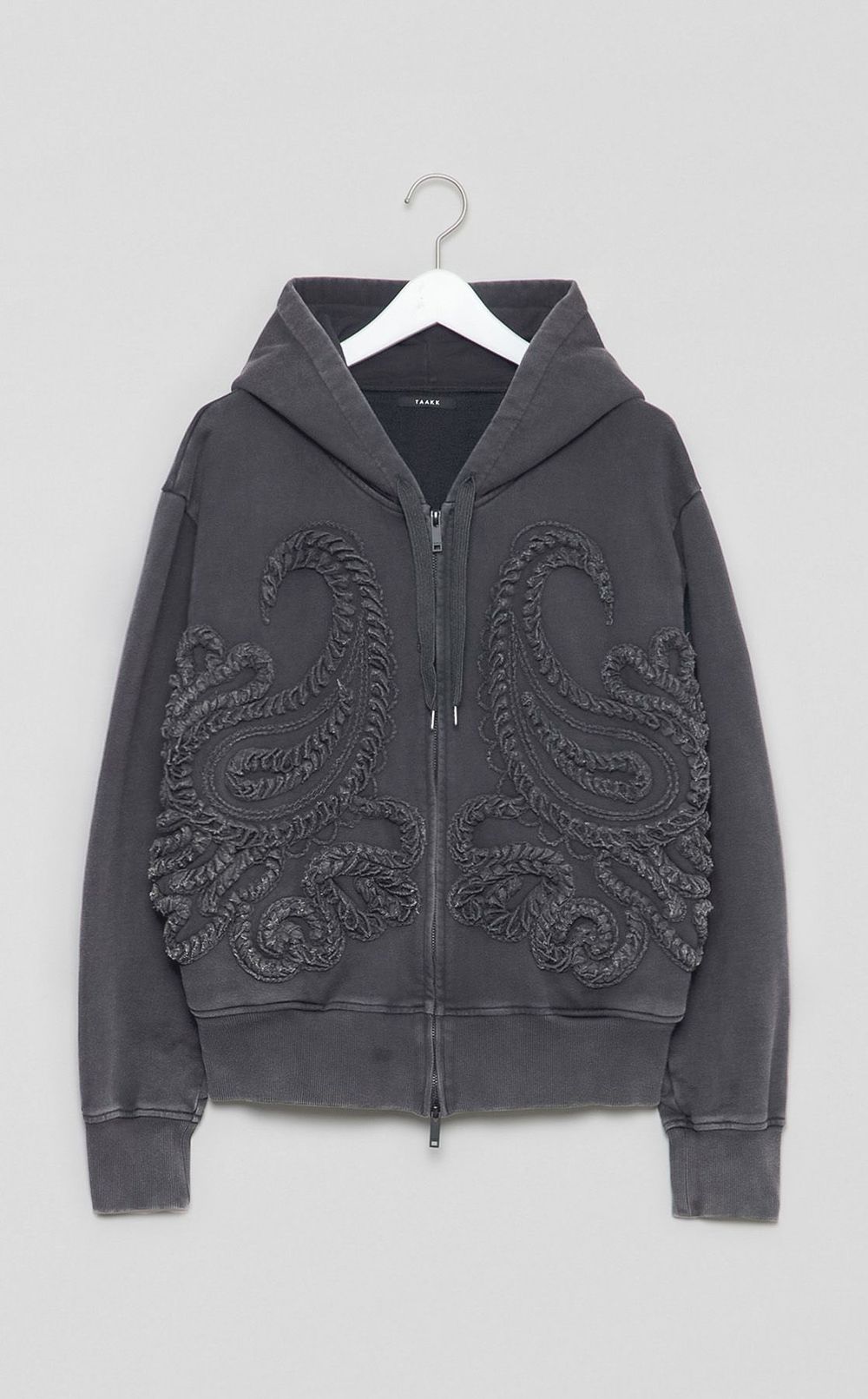 エンブロイダリージップフーディー