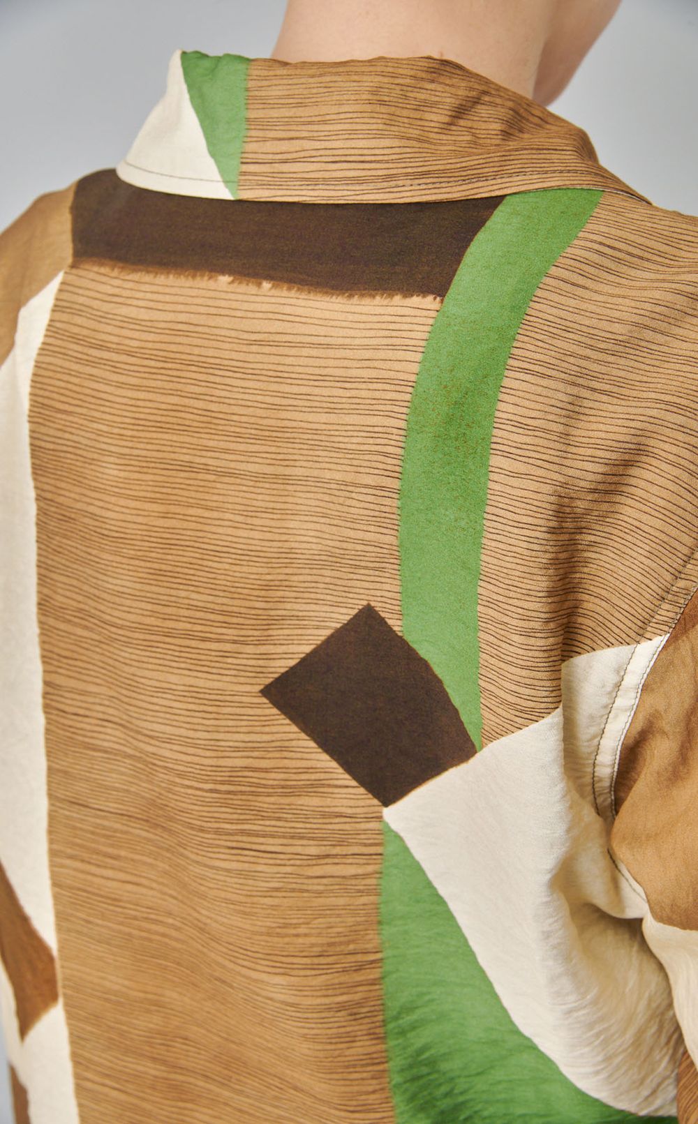 ジオメトリックレイヤーシャツ