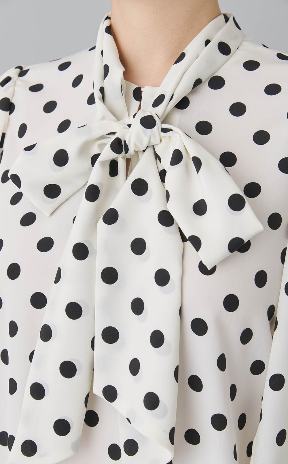 ドットプリントボウタイブラウス