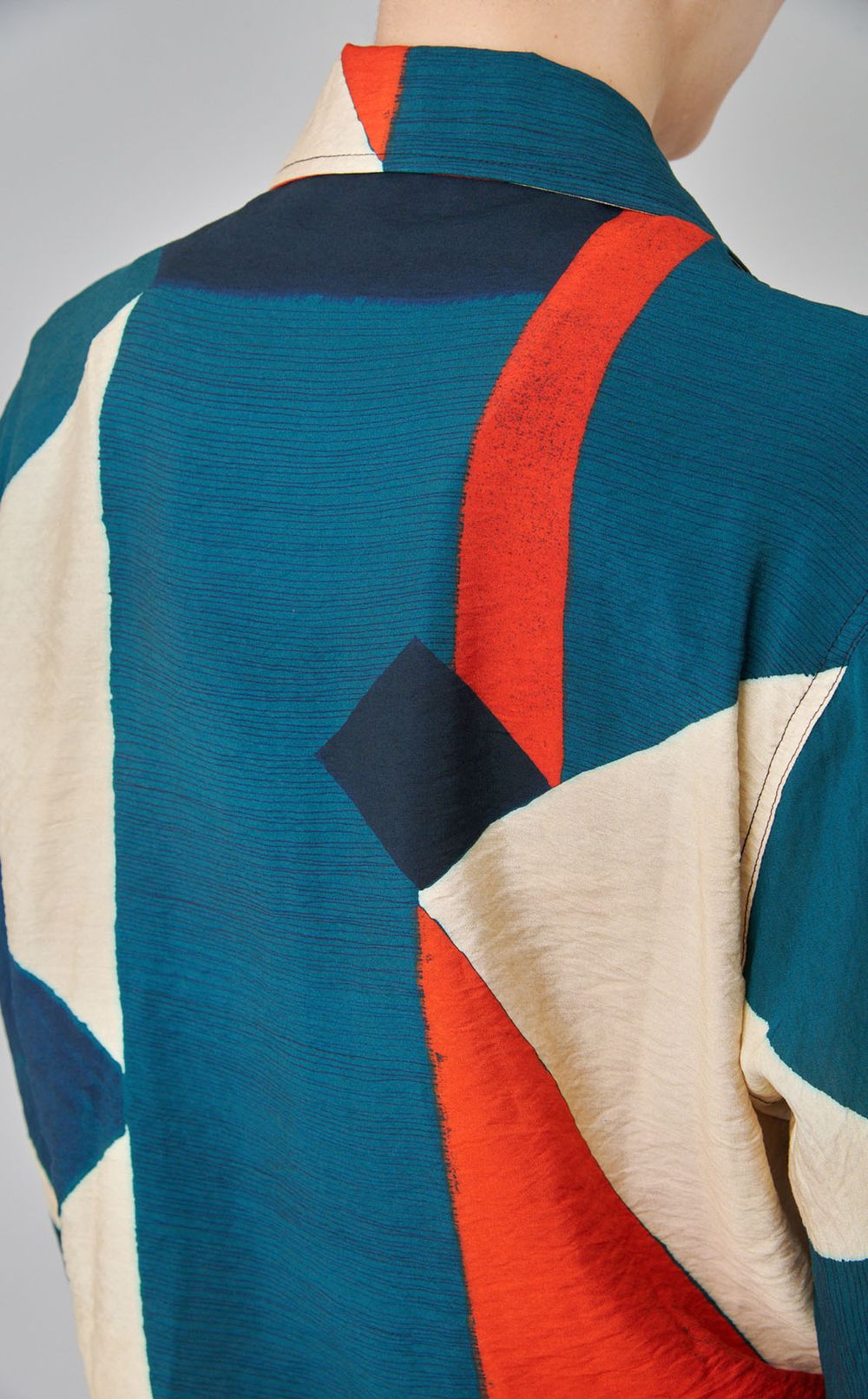 ジオメトリックレイヤーシャツ