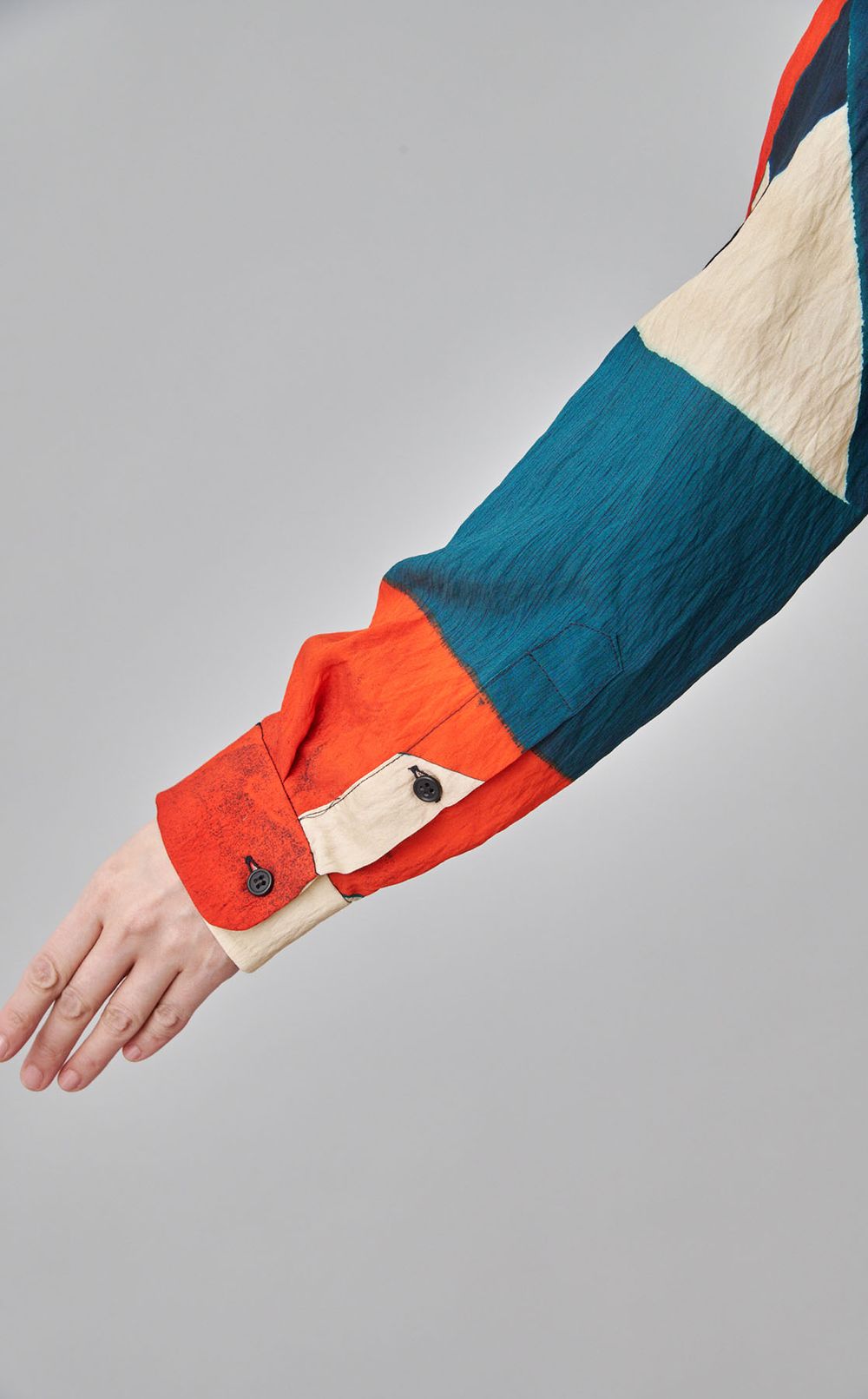 ジオメトリックレイヤーシャツ