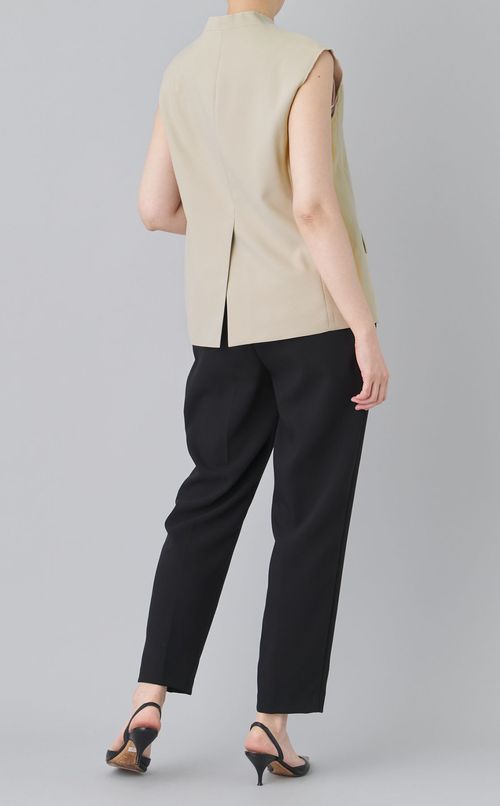 カットオフVネックベスト