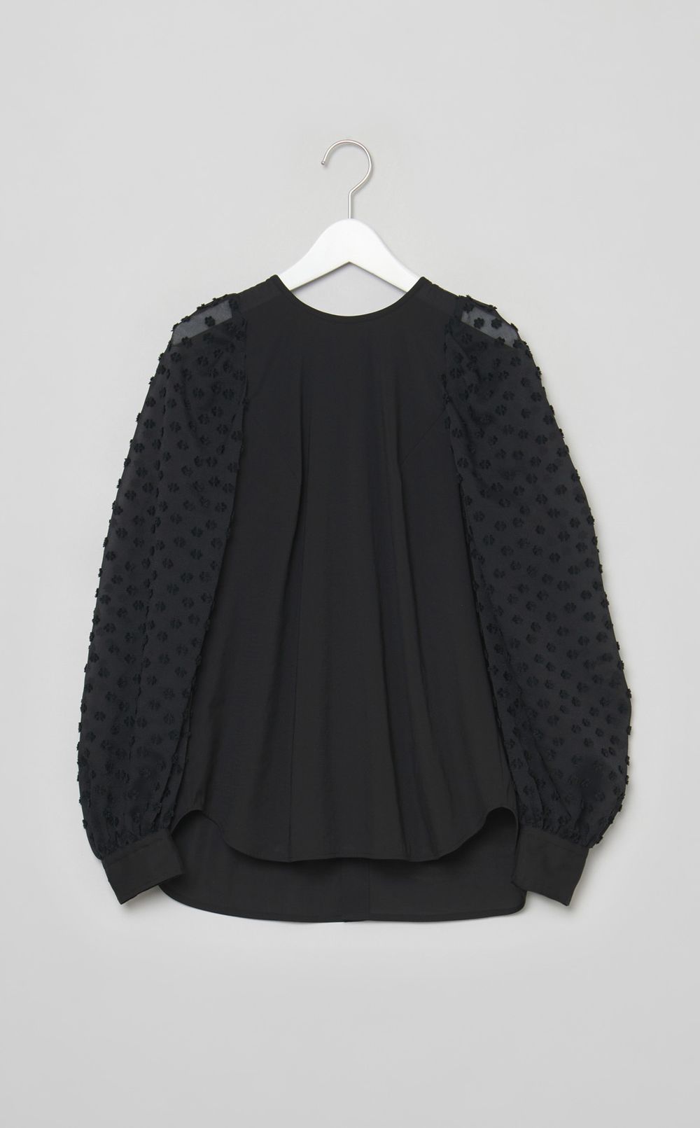 オーガンジータックブラウス