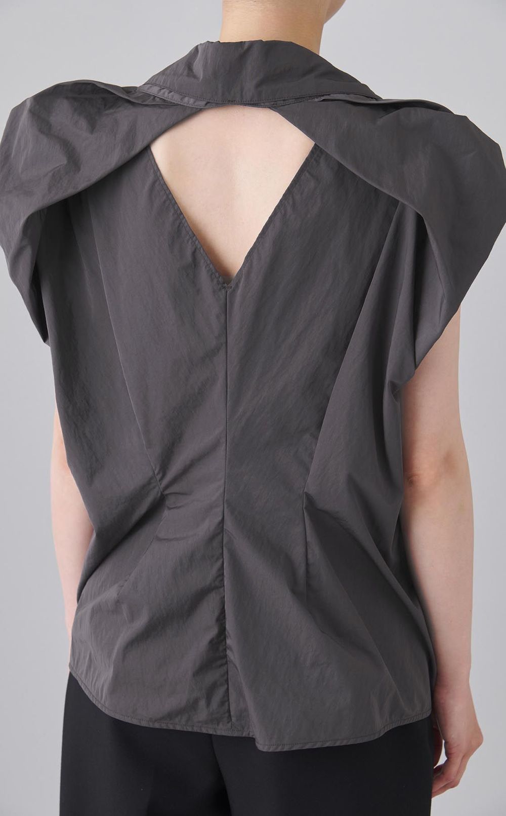 ナイロンギャザースリーブレスブルゾン