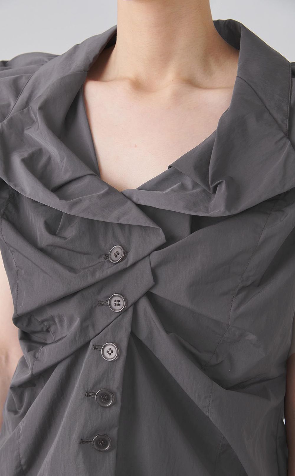 ナイロンギャザースリーブレスブルゾン