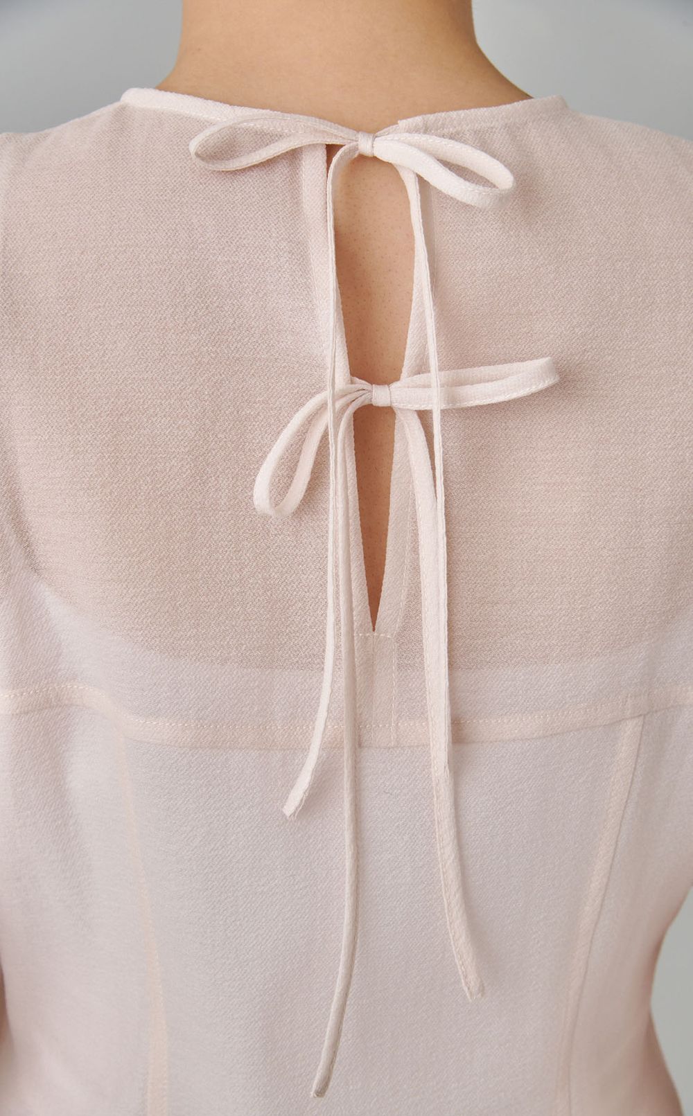 シアータックパフブラウス