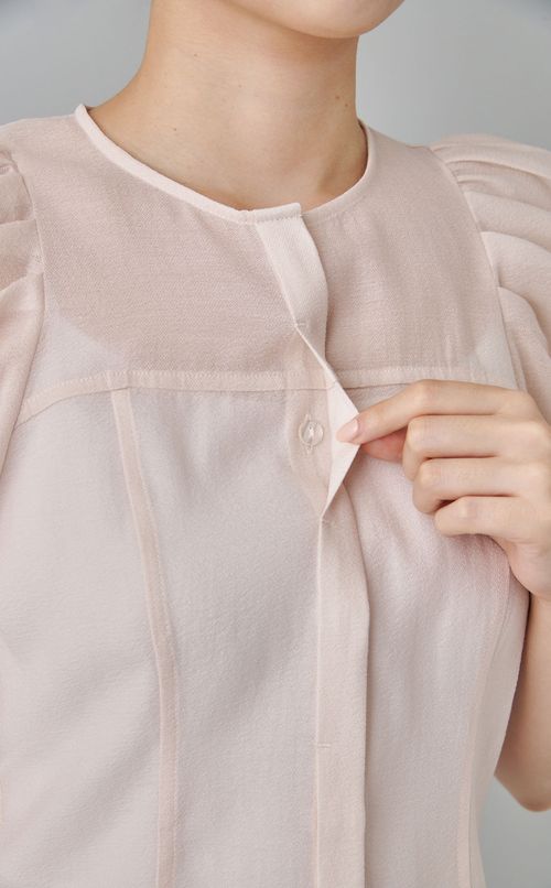 シアータックパフブラウス