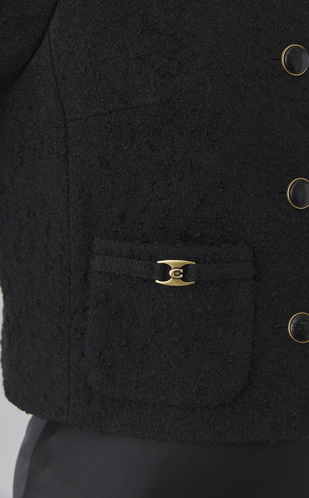 Cバックルノーカラージャケット