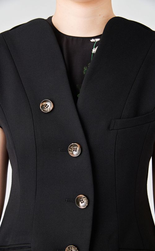 変形ネックノースリーブジャケット