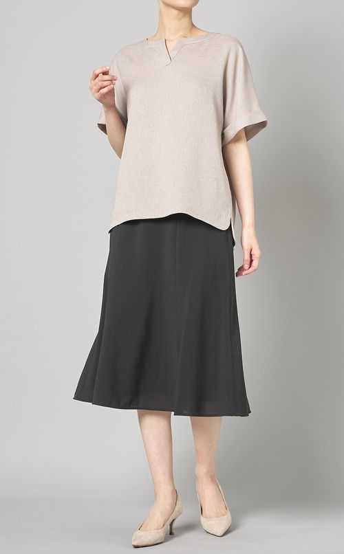 キーネックプルオーバーブラウス