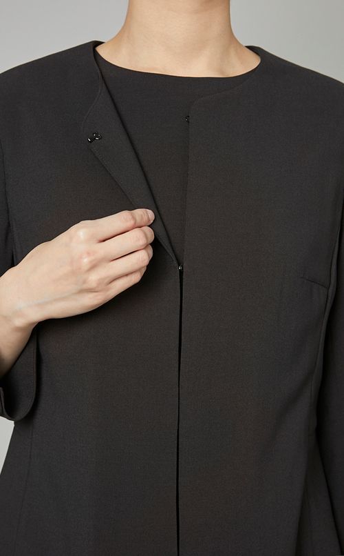 ペプラム切替ノーカラージャケット