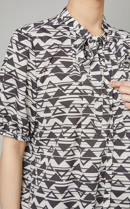 トライアングルプリントシャツ