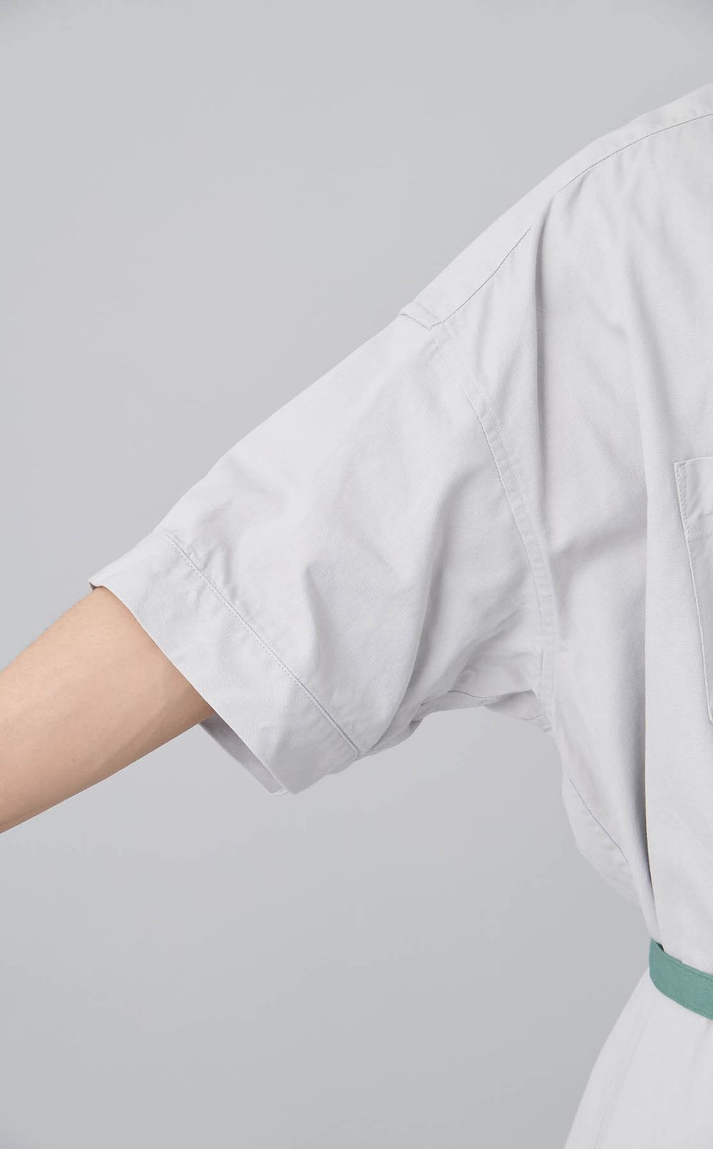 ニコライバーグマンベルテッドシャツ