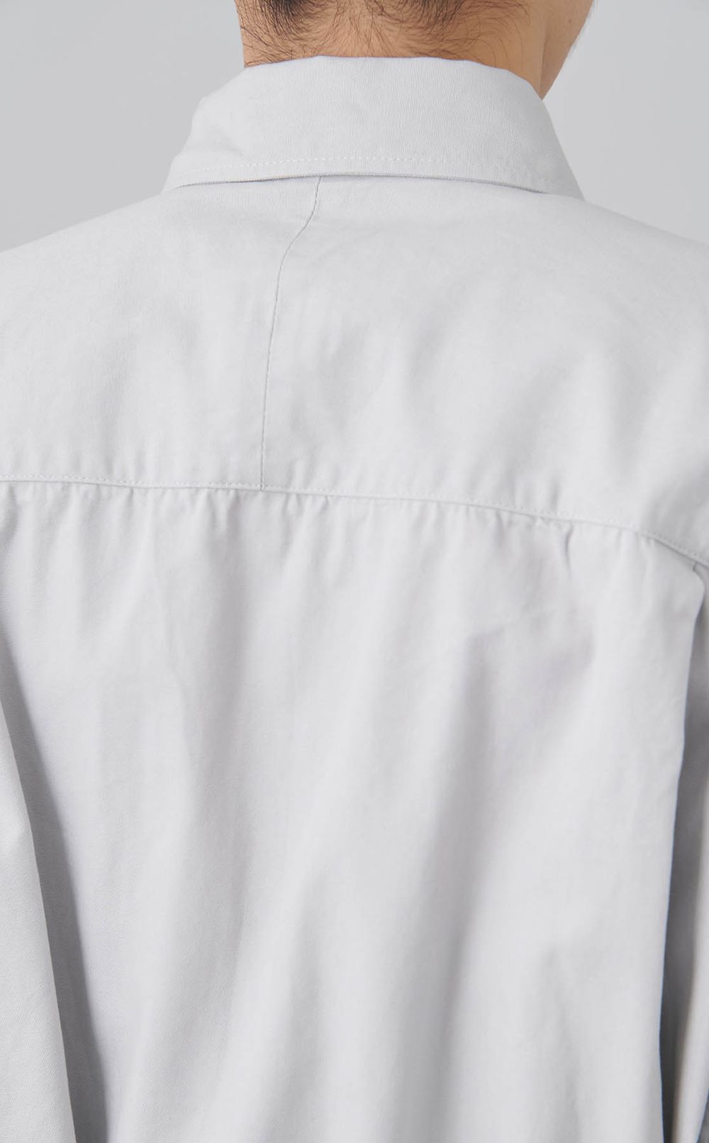 ニコライバーグマンベルテッドシャツ