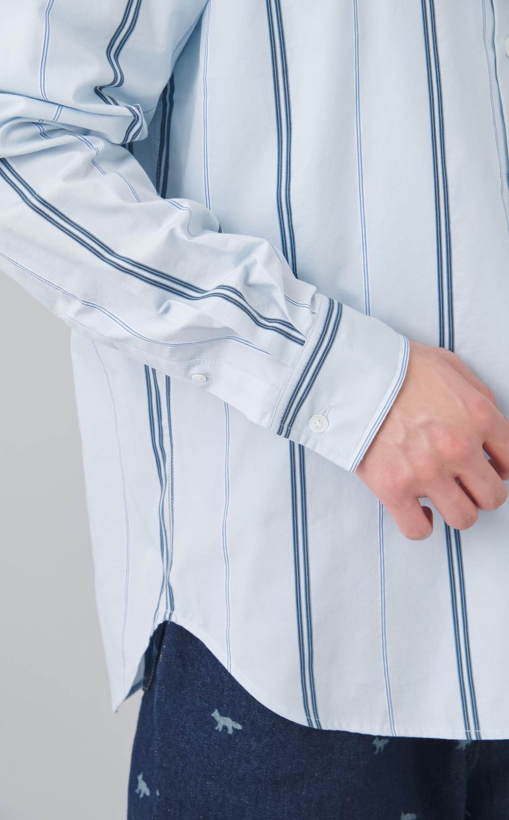 レギュラーカラーストライプシャツ