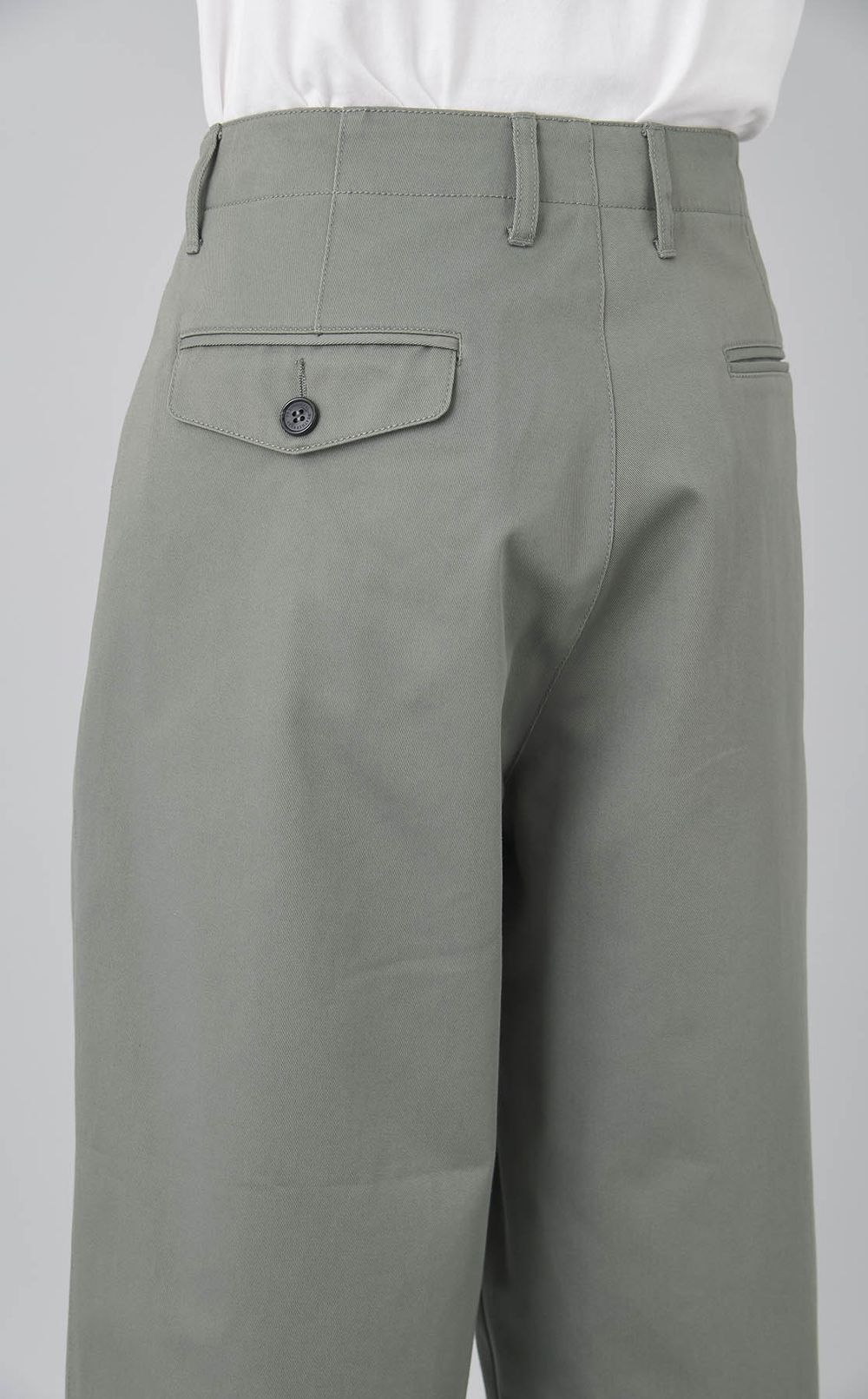 2タックテーパードパンツ