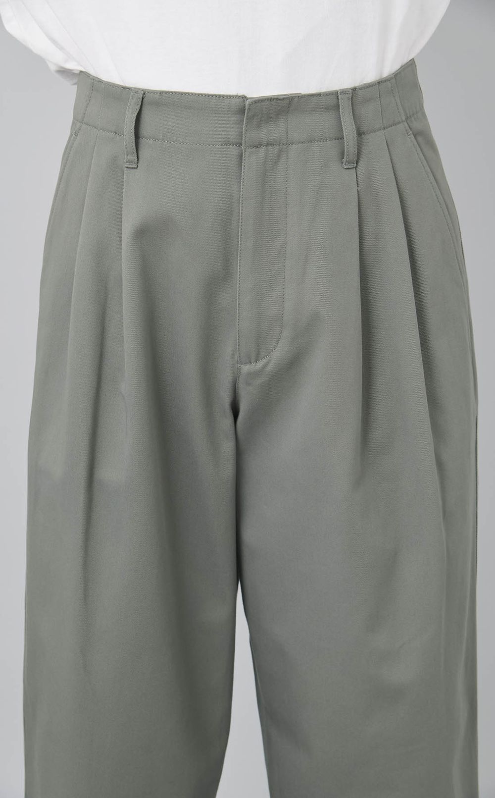 2タックテーパードパンツ