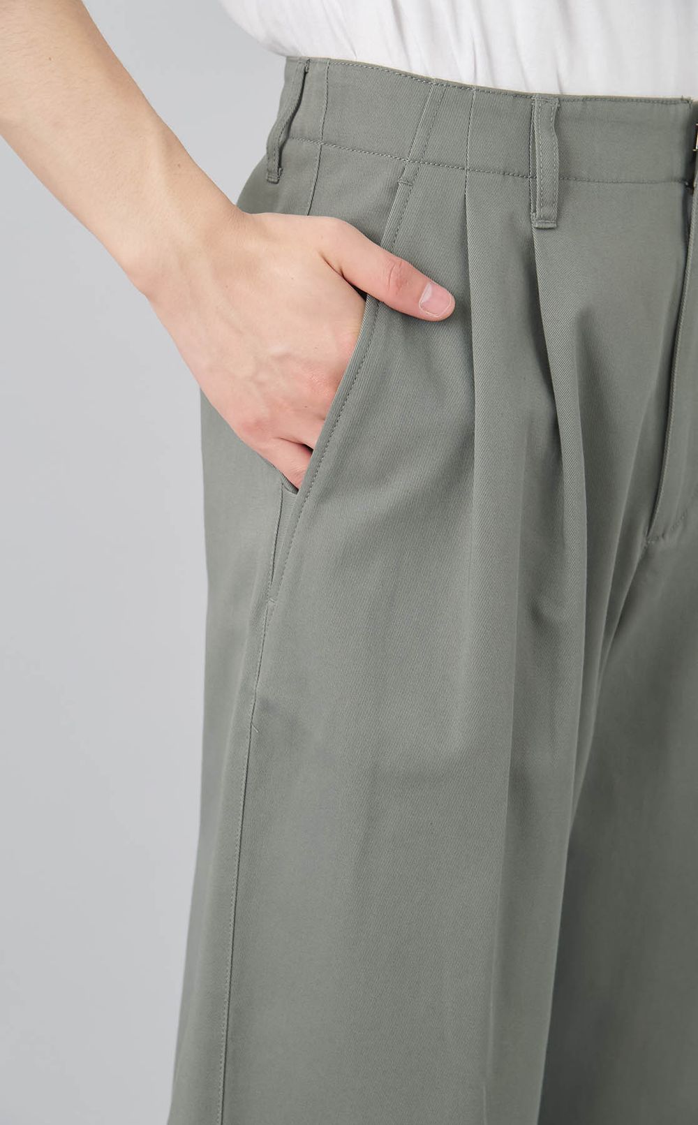 2タックテーパードパンツ