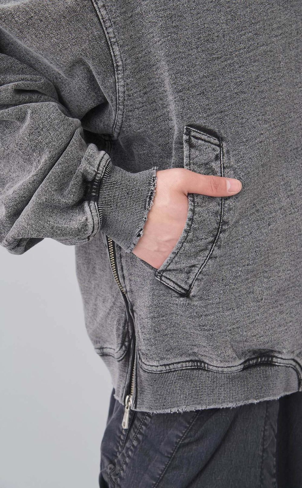 オーバーダイジップブルゾン