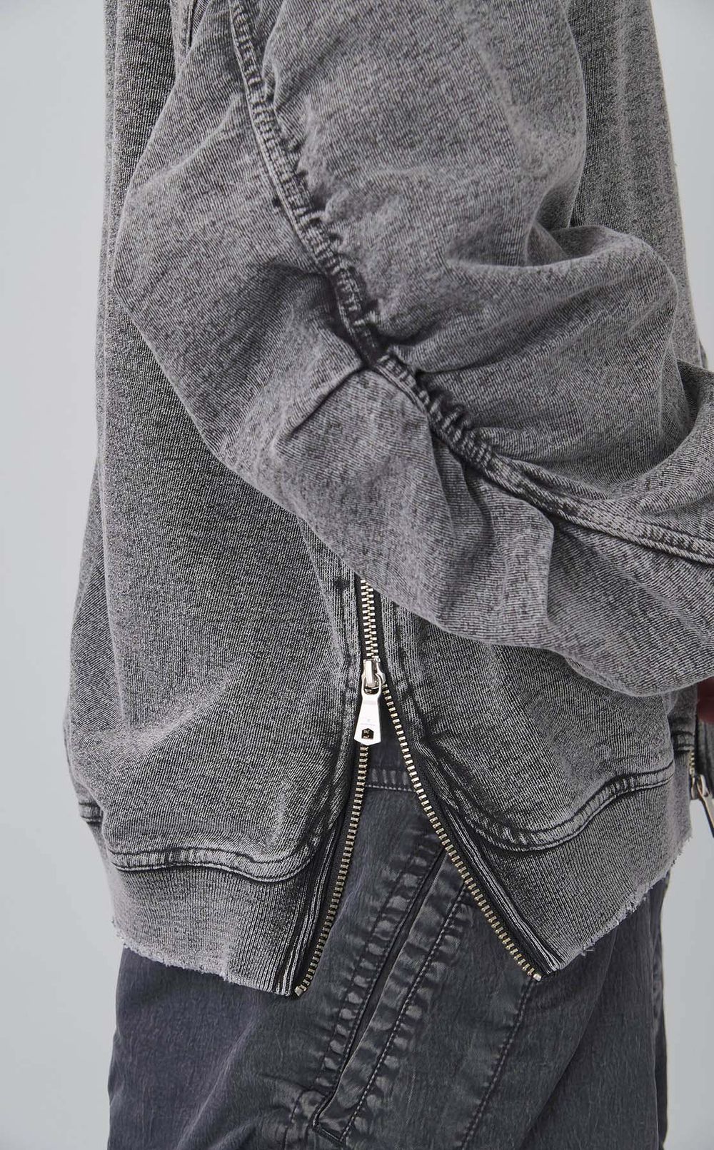 オーバーダイジップブルゾン