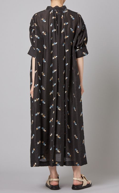 エンブロイダリーギャザーワンピース