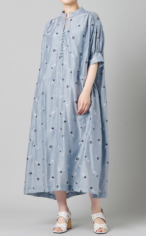 エンブロイダリーギャザーワンピース