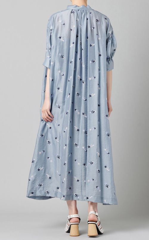 エンブロイダリーギャザーワンピース