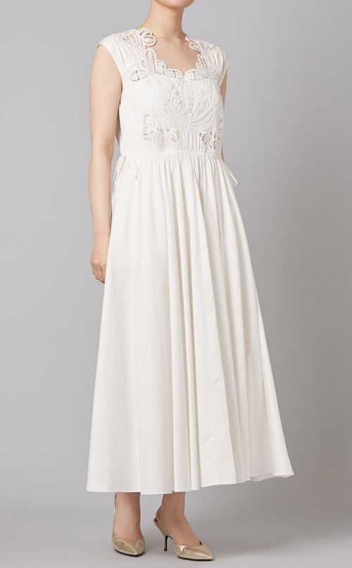 エンブロイダリーギャザーワンピース