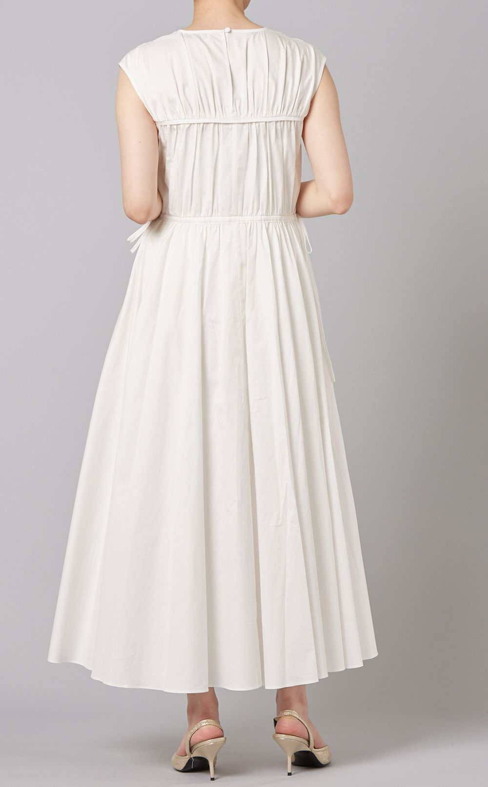 エンブロイダリーギャザーワンピース