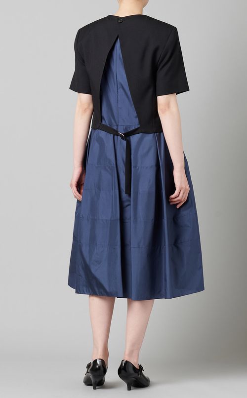 バックデザインプルオーバー