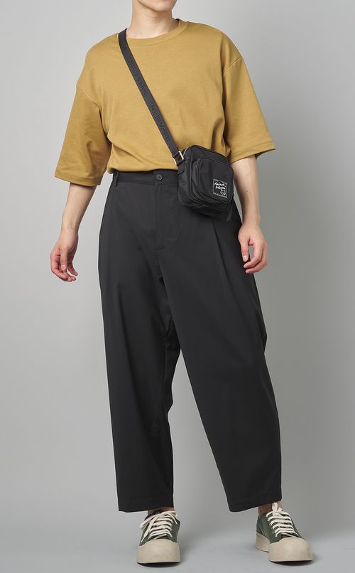 クロスボディポーチ