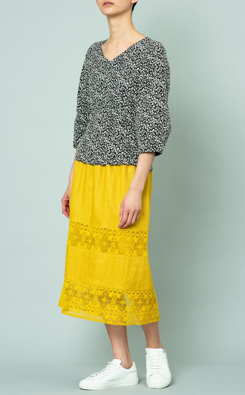 フラワージャガードVネックブラウス