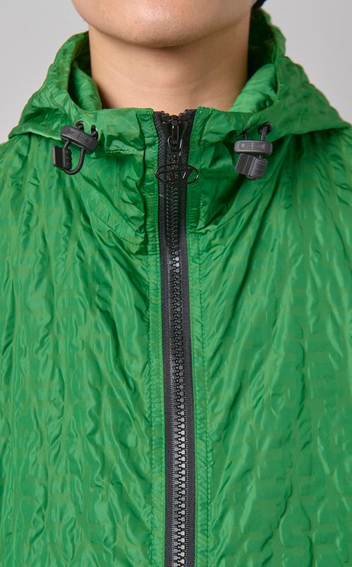 ナイロンフードブルゾン