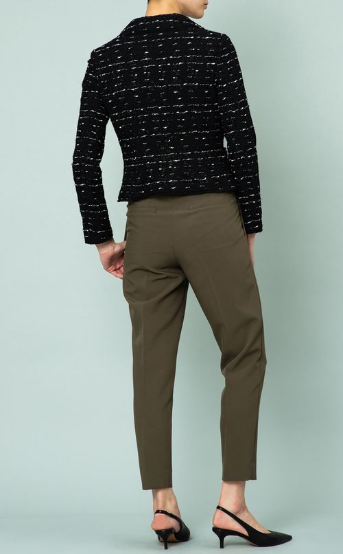 スリムテーパードパンツ