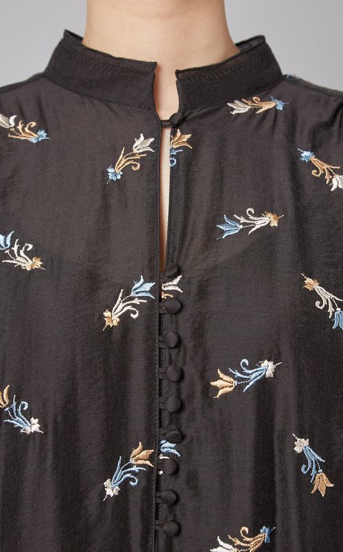 エンブロイダリーギャザーワンピース