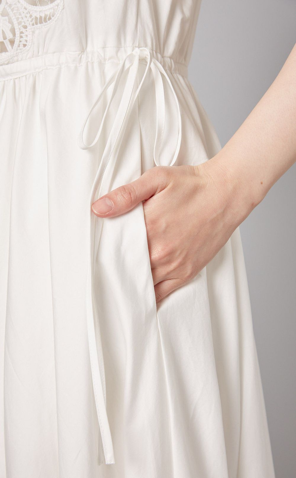 エンブロイダリーギャザーワンピース