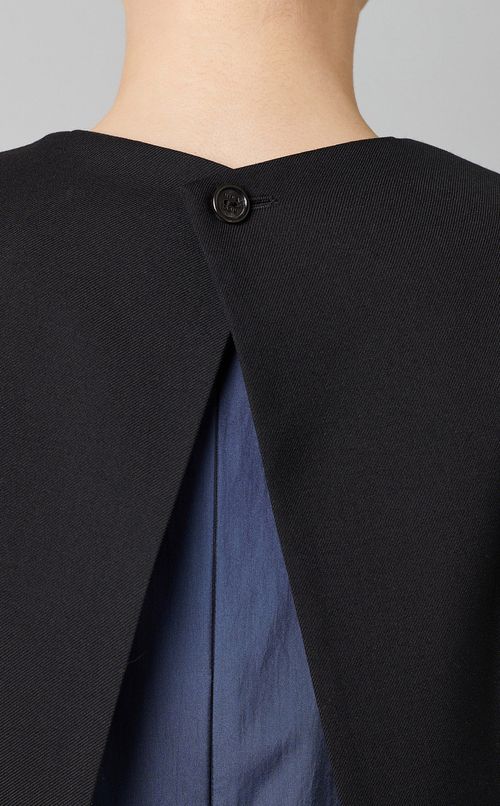 バックデザインプルオーバー